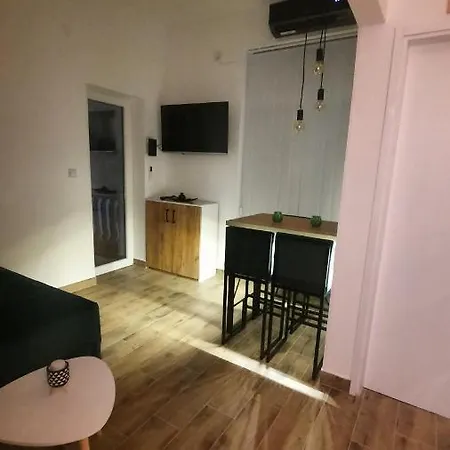 Greenpine Apartment *